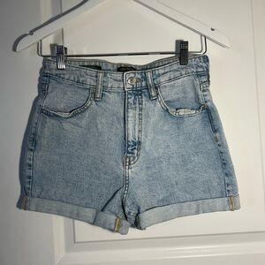 Wild fable light wash denim high rise shorts size 4